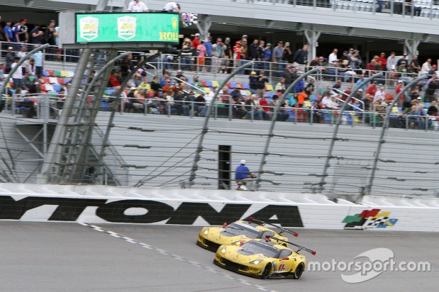 imsa-daytona-24-2016-4-corvette-racing-chevrolet-corvette-c7-r-oliver-gavin-tommy-milner-m