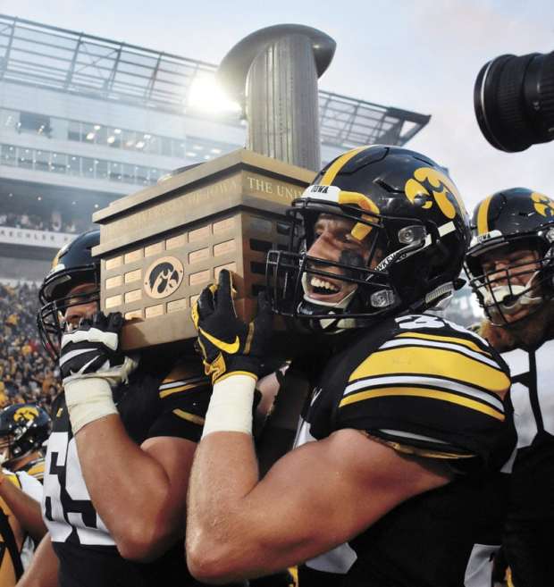 iowa-trophy_0621-792x840